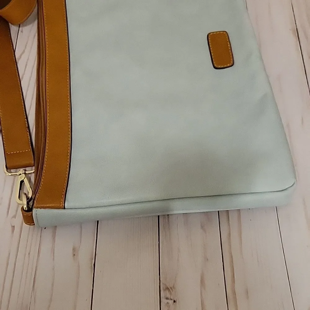 Simply Noelle laptop back